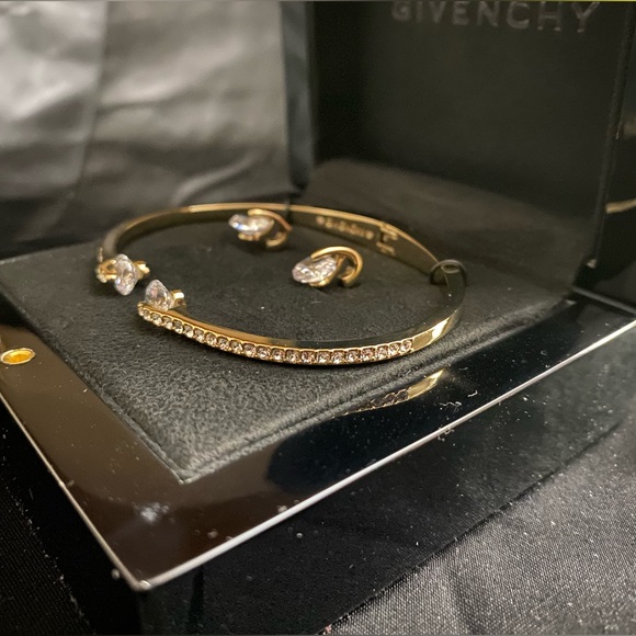✨Givenchy - 2-Pc. Set Crystal Cuff Bangle Bracelet & Matching Stud Earrings✨NWT✨ - Picture 14 of 16